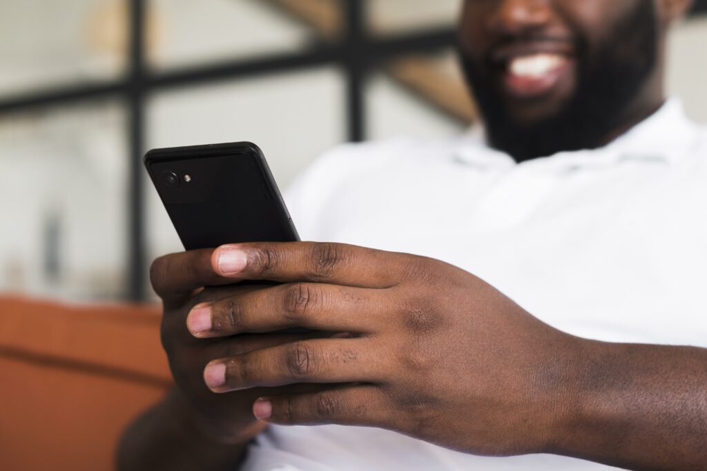 Article : “Tu m&rsquo;as fait vu” une expression au cœur de la jeunesse congolaise